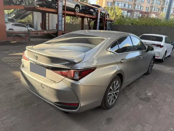 Lexus ES 2022 Model 300h Superior Edition