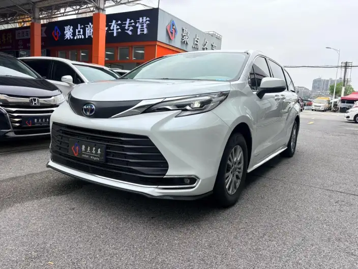 Toyota Sienna 2023 Model Hybrid 2.5L Comfort Edition – фото 1