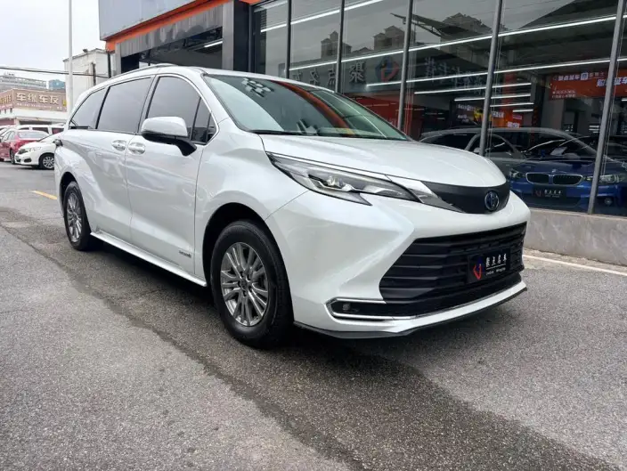 Toyota Sienna 2023 Model Hybrid 2.5L Comfort Edition – фото 3