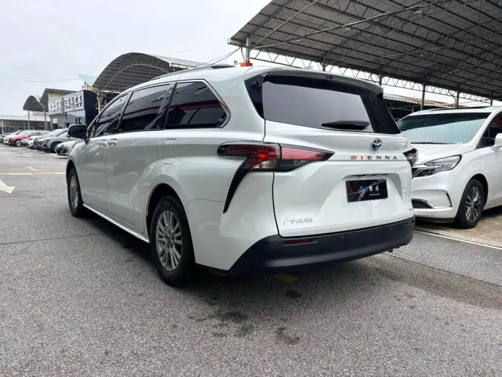 Toyota Sienna 2023 Model Hybrid 2.5L Comfort Edition – фото 4