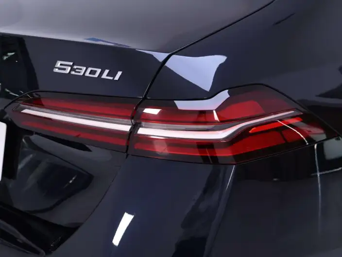 BMW 5 Series 2025 Model 530Li Exclusive Model M Sports Set – фото 8