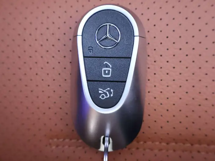 Mercedes-Benz GLC 2024 Model Facelift GLC 300 L 4MATIC Dynamic Model 5 seat – фото 6