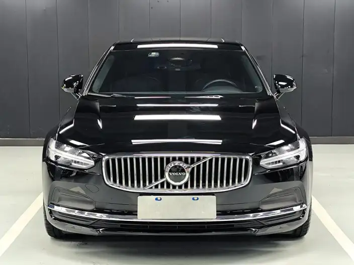 Volvo S90 2022 Model B5 Smart Range Deluxe Edition