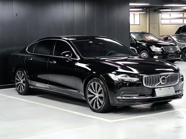 Volvo S90 2022 Model B5 Smart Range Deluxe Edition