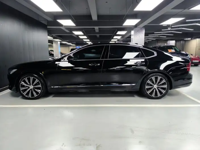Volvo S90 2022 Model B5 Smart Range Deluxe Edition