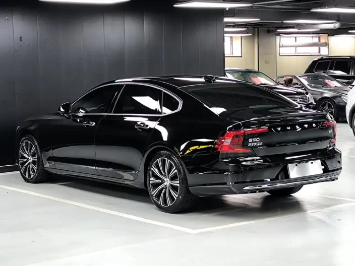 Volvo S90 2022 Model B5 Smart Range Deluxe Edition – фото 5