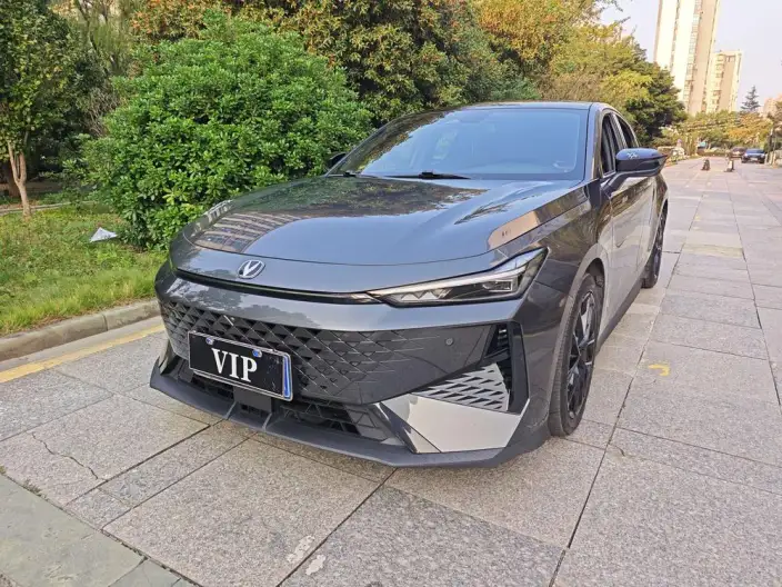 Changan UNI-V 2024 Model 1.5T Noble Model – фото 1