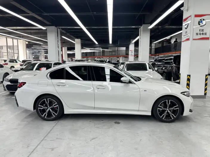 BMW 3 Series 2023 Model 325i M Sports Set – фото 6