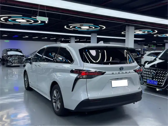 Toyota Sienna 2023 Model Hybrid 2.5L Comfort Edition – фото 4