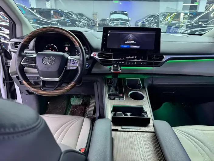 Toyota Sienna 2023 Model Hybrid 2.5L Comfort Edition – фото 8