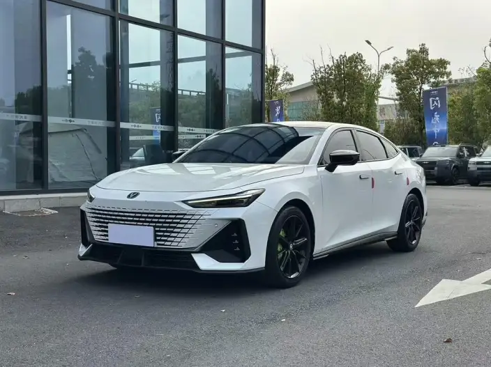 Changan UNI-V 2022 Model 1.5T Noble Model – фото 1