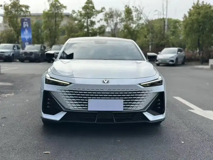 Changan UNI-V 2022 Model 1.5T Noble Model – фото 2