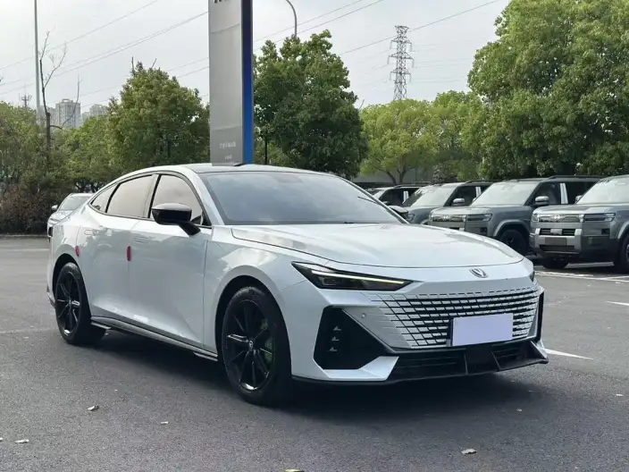 Changan UNI-V 2022 Model 1.5T Noble Model – фото 3