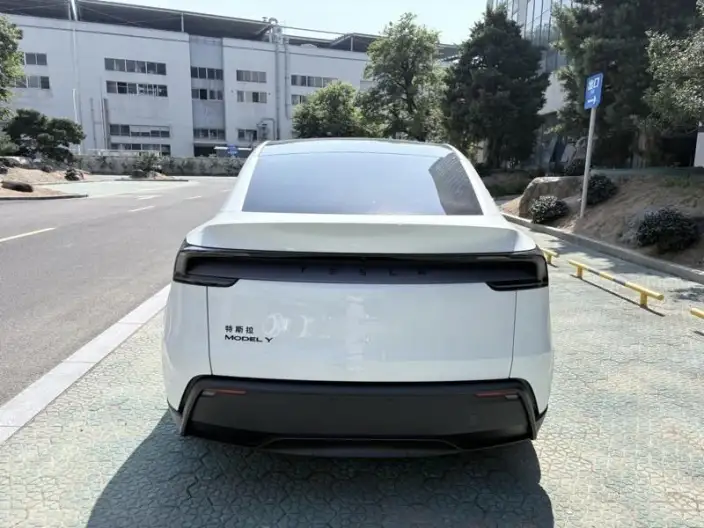 Model Y 2026 Model Rear-wheel drive version – фото 7
