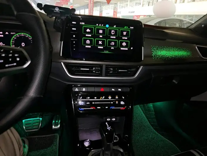 Volkswagen T-Roc 2023 Model 300TSI DSG Starlight Edition – фото 5