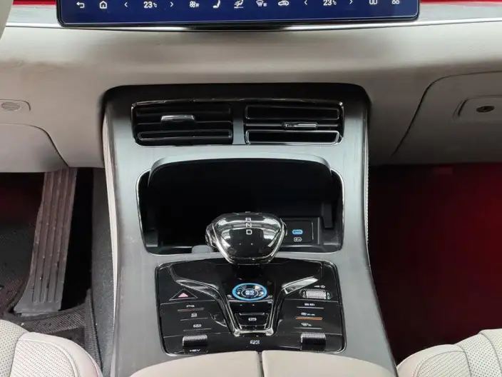 BYD Han DM 2024 Model DM-i Honor Edition 121KM Noble Model – фото 8