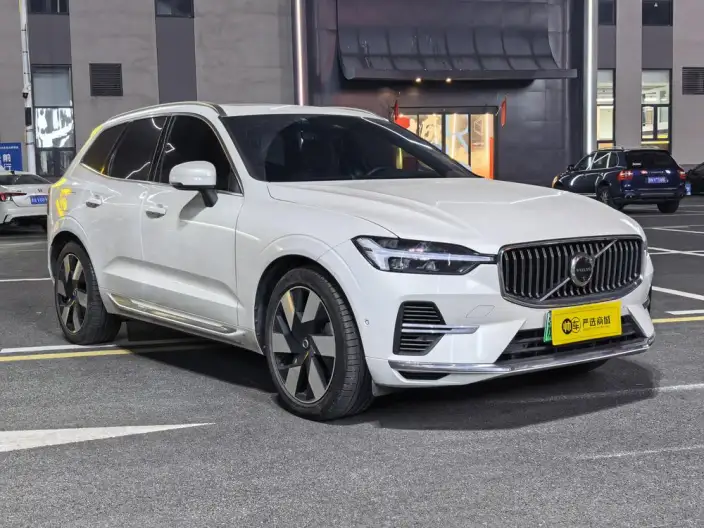Volvo XC60 PHEV 2024 Model T8 4WD Long Battery Life Pro Smart Elegance Deluxe Edition