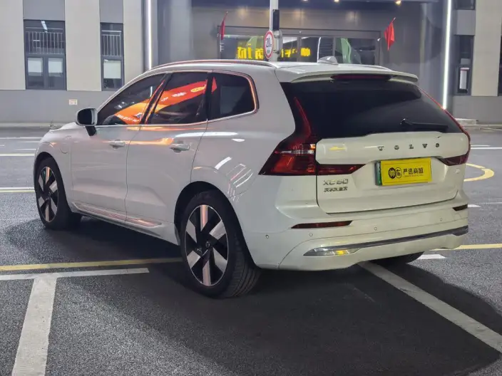 Volvo XC60 PHEV 2024 Model T8 4WD Long Battery Life Pro Smart Elegance Deluxe Edition