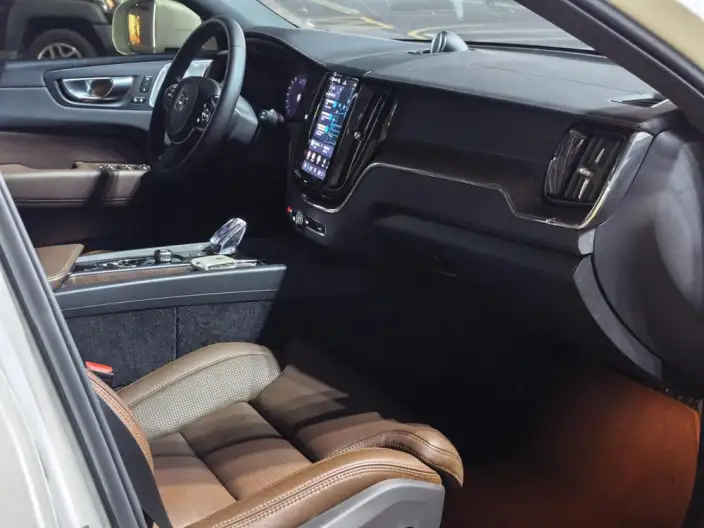 Volvo XC60 PHEV 2024 Model T8 4WD Long Battery Life Pro Smart Elegance Deluxe Edition – фото 7