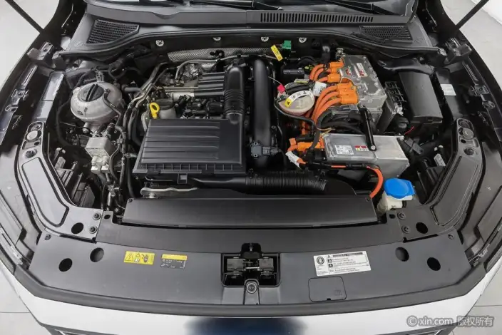 Volkswagen Passat PHEV 2022 Model 430PHEV Hybrid Elite Edition – фото 5