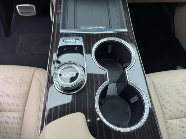 Cadillac XT5 2025 Model 28T 4WD Noble Model – фото 8