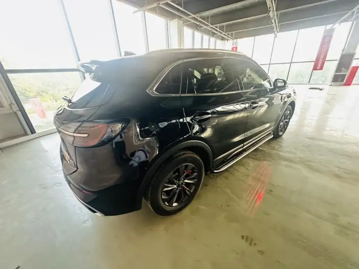 Hongqi HS5 2025 Model 2.0T Flag Xiang Pro Edition