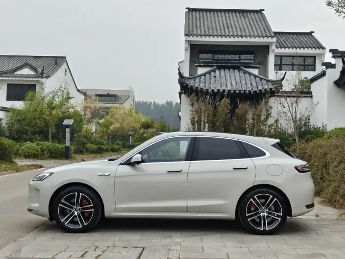 Aito M5 2025 Model Extended Range Ultra 4WD Edition