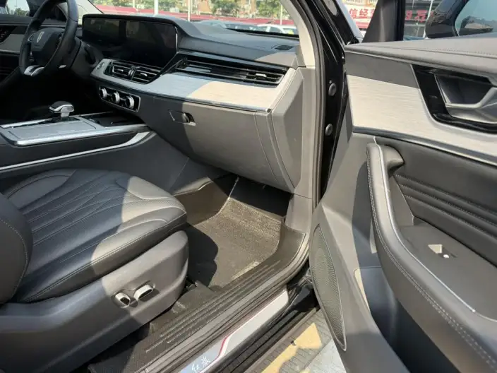 Hongqi HS5 2025 Model 2.0T Flag Xiang Pro Edition – фото 7