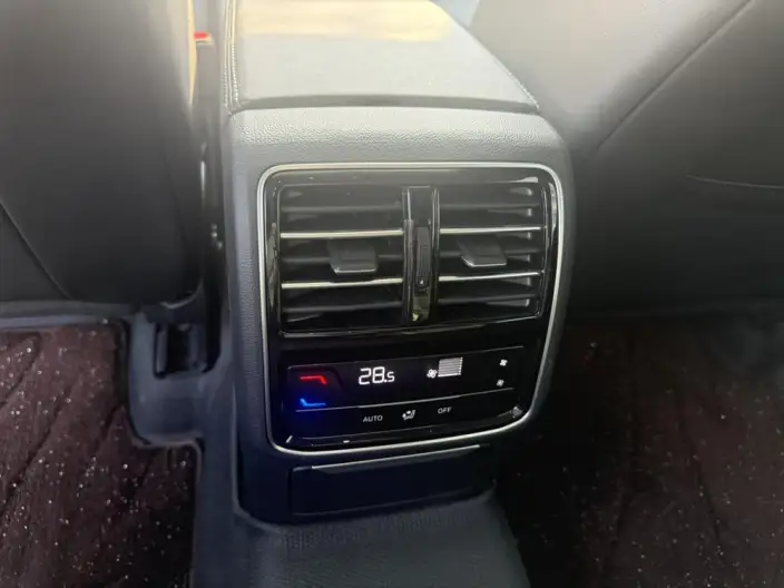 Volkswagen CC 2024 Model 380TSI Eye-catching version – фото 7