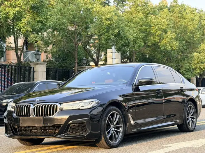 BMW 5 Series 2022 Model Facelift II 525Li M Sports Set – фото 1