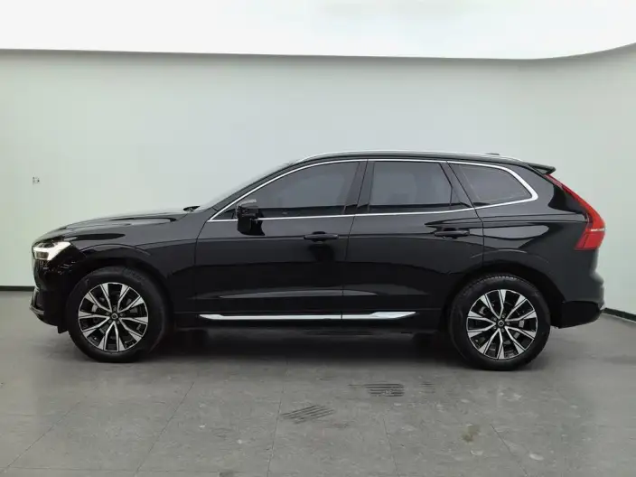 Volvo XC60 2023 Model B5 4WD Smart Range Deluxe Edition