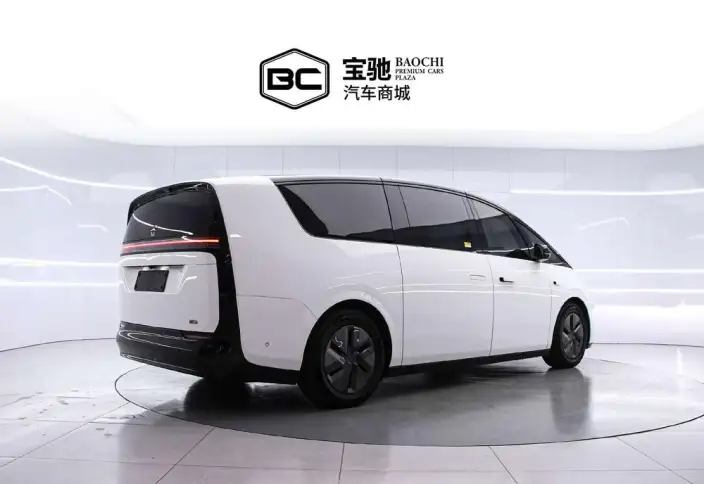 Li Auto MEGA 2024 Model Ultra Edition – фото 4
