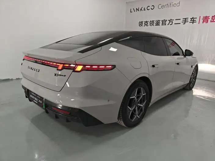 Lynk & Co 10 EM-P 2025 Model 240 4WD Ultra