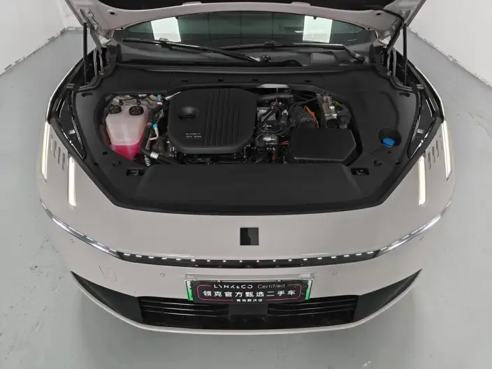 Lynk & Co 10 EM-P 2025 Model 240 4WD Ultra – фото 5