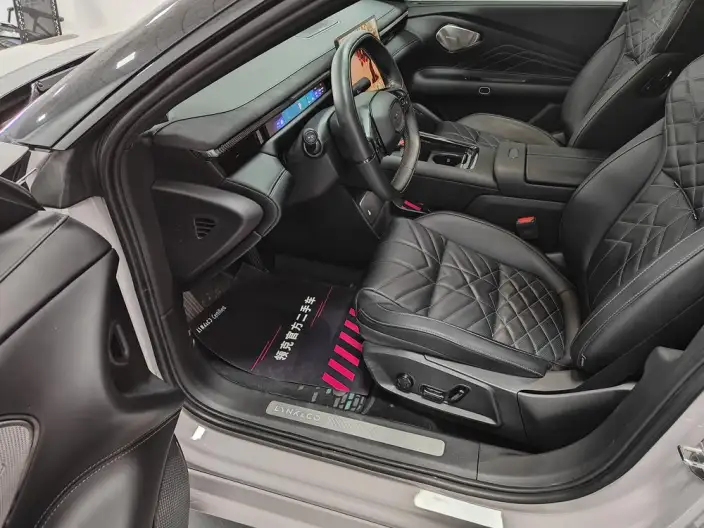 Lynk & Co 10 EM-P 2025 Model 240 4WD Ultra – фото 9