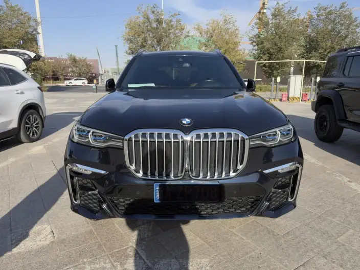 BMW X7 2022 Model xDrive40i Exclusive Model M Sports Set – фото 2