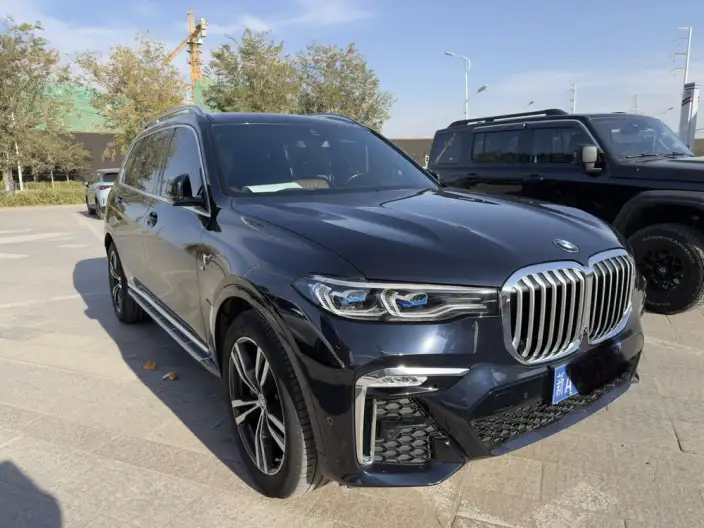 BMW X7 2022 Model xDrive40i Exclusive Model M Sports Set – фото 3