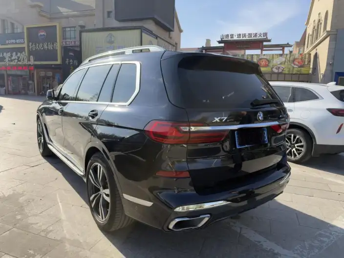 BMW X7 2022 Model xDrive40i Exclusive Model M Sports Set – фото 4