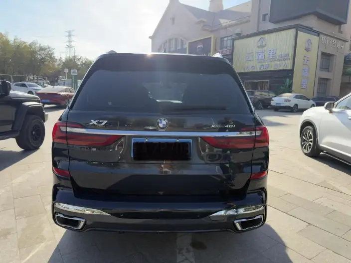 BMW X7 2022 Model xDrive40i Exclusive Model M Sports Set – фото 5
