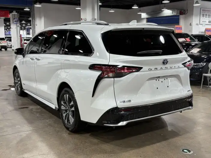 Granvia 2023 Model Intelligent Hybrid 2.5L Noble PLUS – фото 4