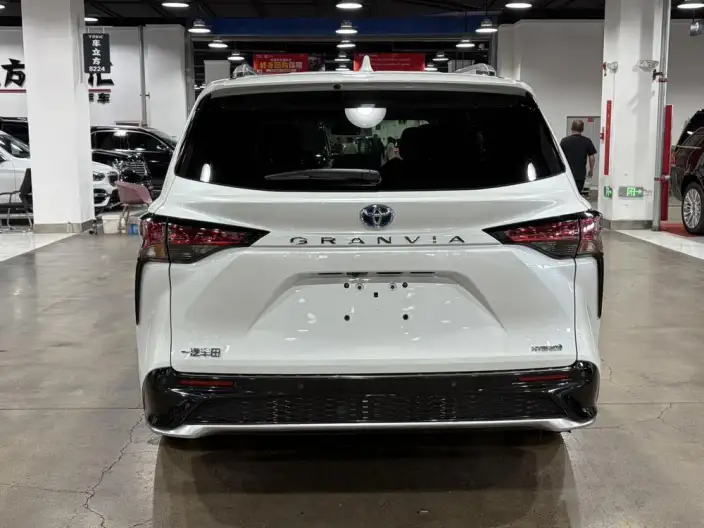 Granvia 2023 Model Intelligent Hybrid 2.5L Noble PLUS – фото 5