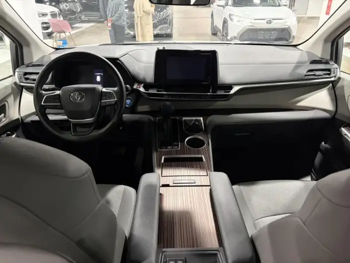 Granvia 2023 Model Intelligent Hybrid 2.5L Noble PLUS – фото 7