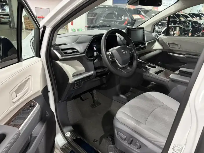 Granvia 2023 Model Intelligent Hybrid 2.5L Noble PLUS – фото 8