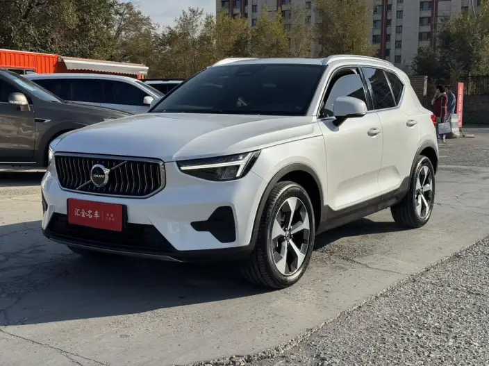Volvo XC40 2023 Model B4 4WD Smart Range Deluxe Edition