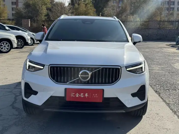 Volvo XC40 2023 Model B4 4WD Smart Range Deluxe Edition