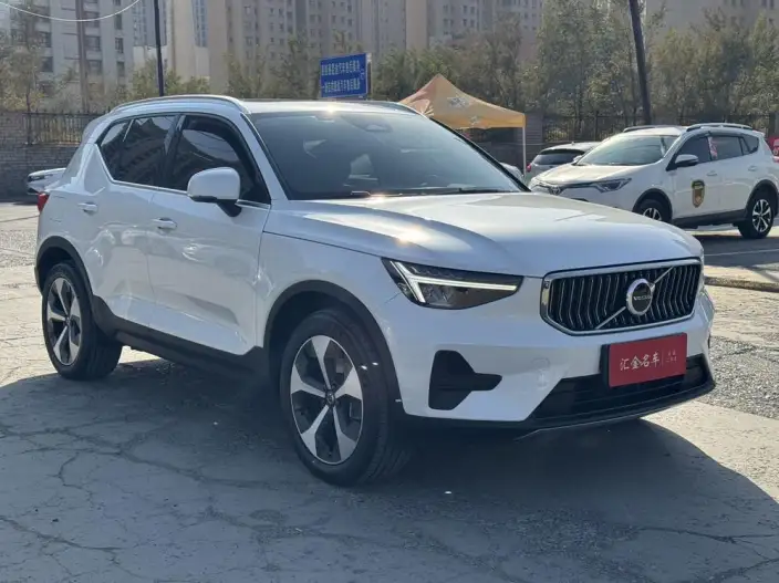 Volvo XC40 2023 Model B4 4WD Smart Range Deluxe Edition