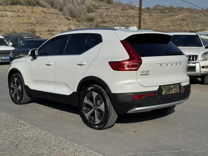 Volvo XC40 2023 Model B4 4WD Smart Range Deluxe Edition