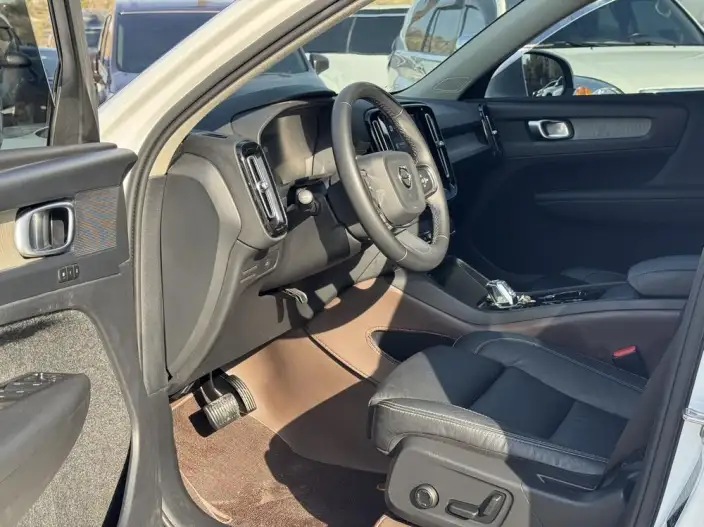 Volvo XC40 2023 Model B4 4WD Smart Range Deluxe Edition – фото 10