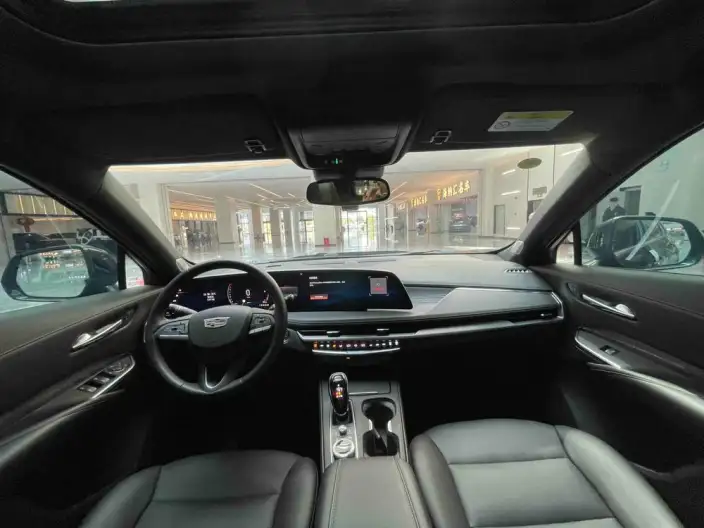 Cadillac XT4 2024 Model 28T 2WD Luxury Model – фото 8