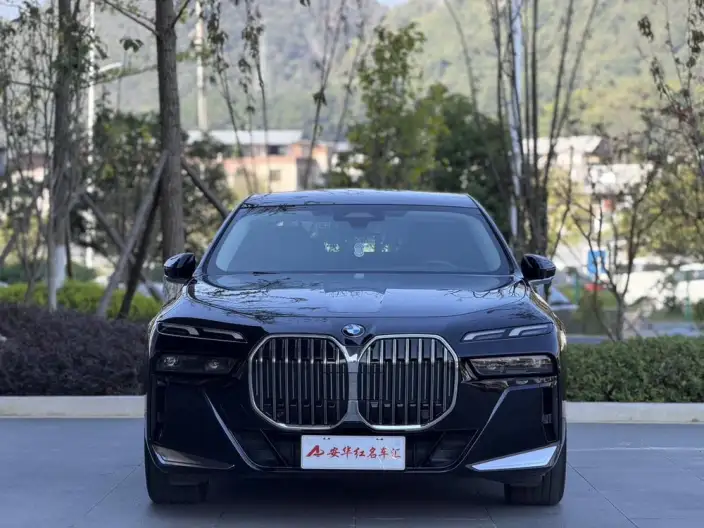 BMW 7 Series 2023 Model 735Li M Sports Set – фото 2